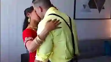 The Perfumed honeymoon of Maya Rati in home