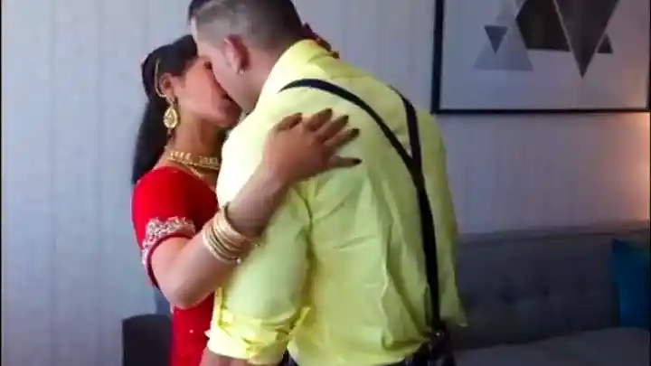 The Perfumed honeymoon of Maya Rati in home