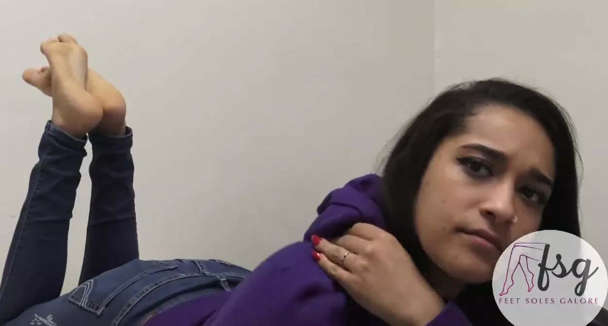 Egyptian Arabic graces ticklish wide size 7 candid feet soles