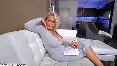 Masculin russian mature stepmom gives handjob to son