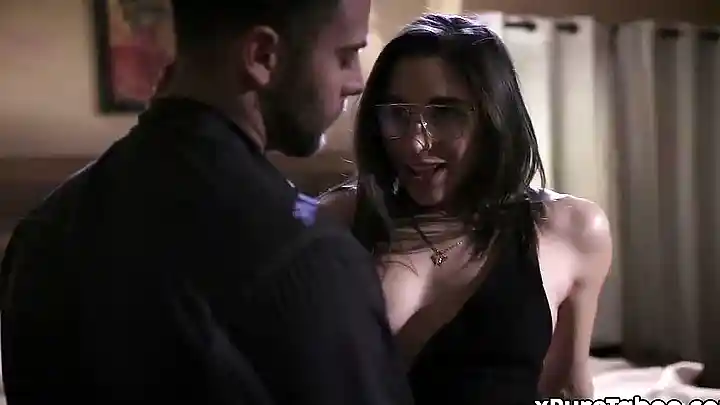 18 yo teen begs her one night stand to fuck her hard