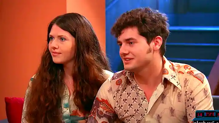 Sextape of young couple stuck in the 70s