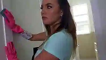 Claudia pleases Vanessa with her tongue and finger