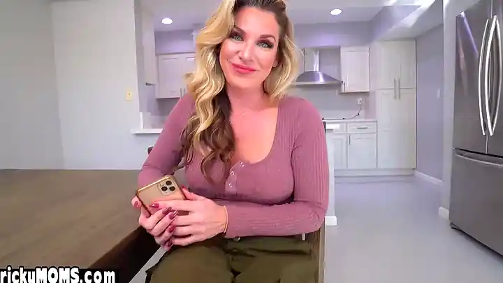 Classy MILF stepmom sending nude pics to seduce stepson