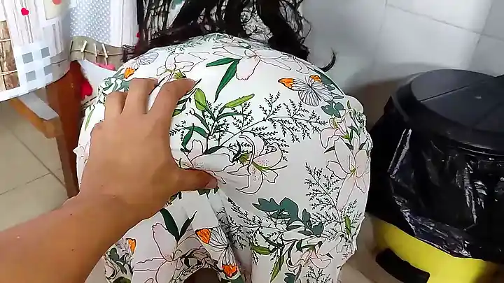 My Housewife Stepmom Cooking Can't Resist When I Try To Fuck Her With My Big ...