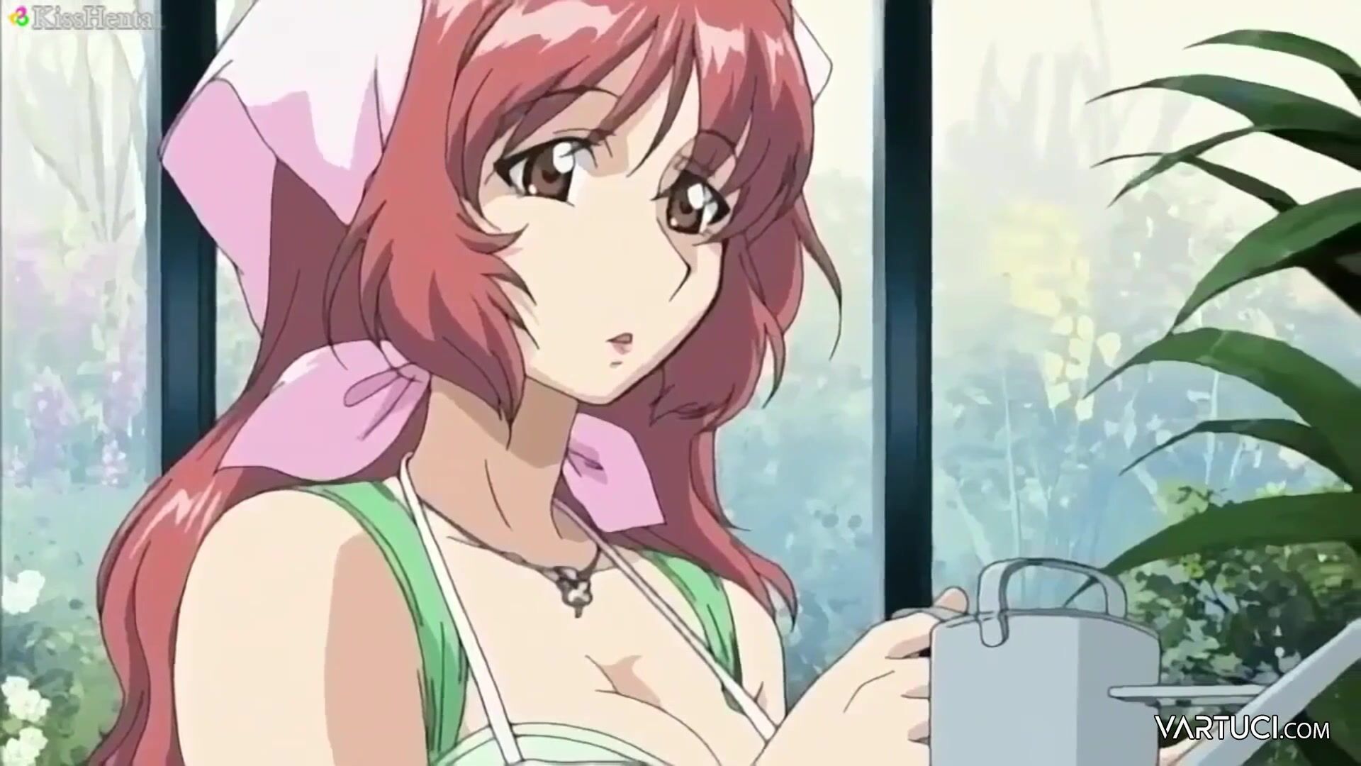 Ayol oyoqlarini keng yoygan holda onanizm qiladi. Yaqinda jinsiy aloqa orgazm video