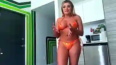 Stepmom Vivianne DeSilva gets a hot creampie on vacation