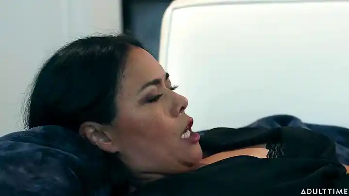 Stepmoms Pussy For Dinner - Dana Vespoli