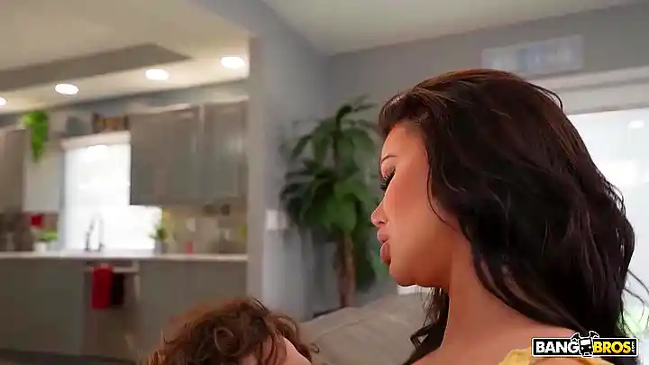 Stepmom Would You Mind To Fuck Awhile - Savannah Storm