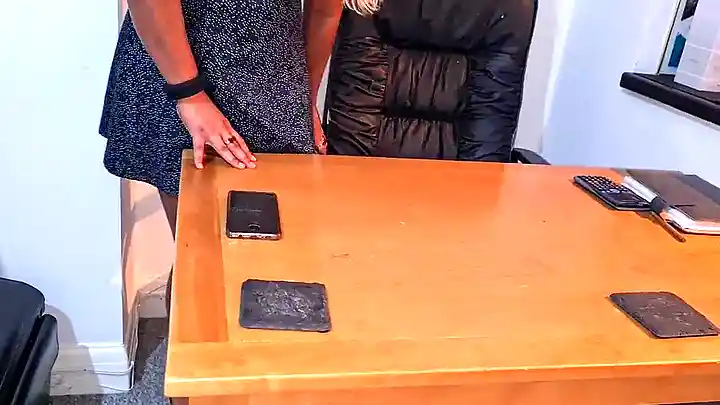 Hot Latina SECRETARY in a Short Dress at the OFFICE - CANDID UPSKIRT