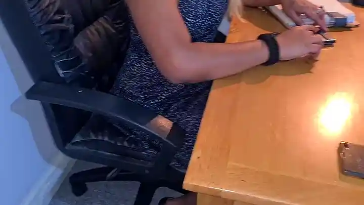 Hot Latina SECRETARY in a Short Dress at the OFFICE - CANDID UPSKIRT