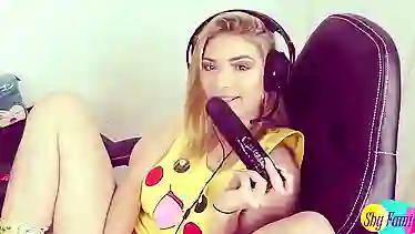 Step Sister Caught Masturbating - EPORNER