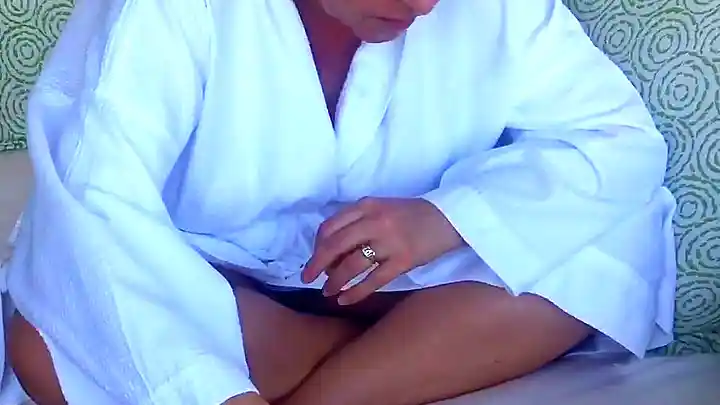 upskirt no panties bathrobe mom