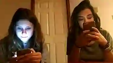Girl with Huge Boobs Embarrasses her Friends on Periscope